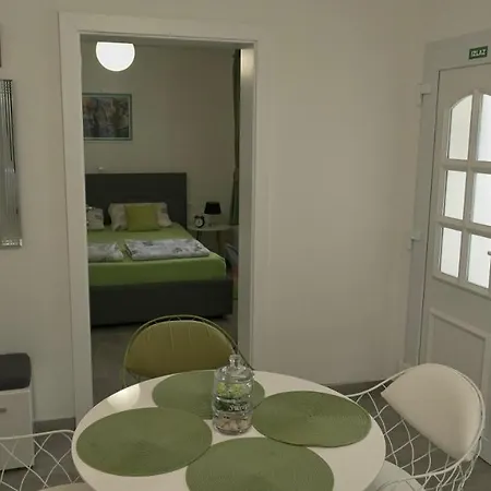 Bestak Apartment *